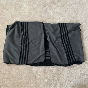 NWOT Women’s BB Dakota One Size Shawl Poncho!